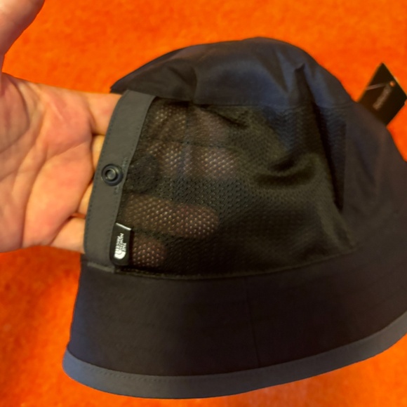 The North Face unisex black and gray mesh pocket reversible bucket hat NWT - Picture 6 of 14